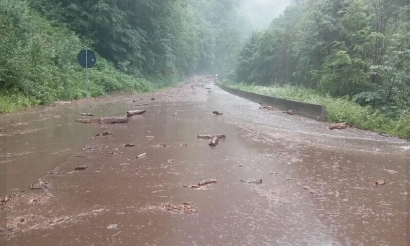 Trafic restricționat pe Transalpina după ploile abundente. Circulația se desfășoară alternativ în județul Alba