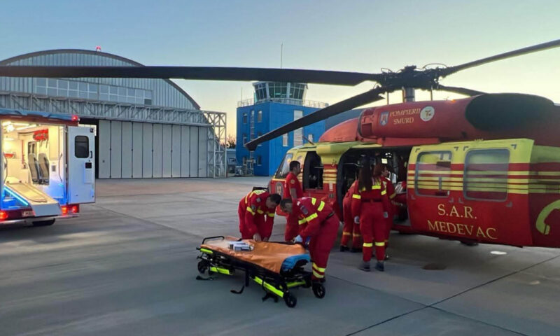 O pacientă asistată ECMO, transportată cu un Black Hawk de la Craiova la Spitalul Floreasca. Anunțul DSU
