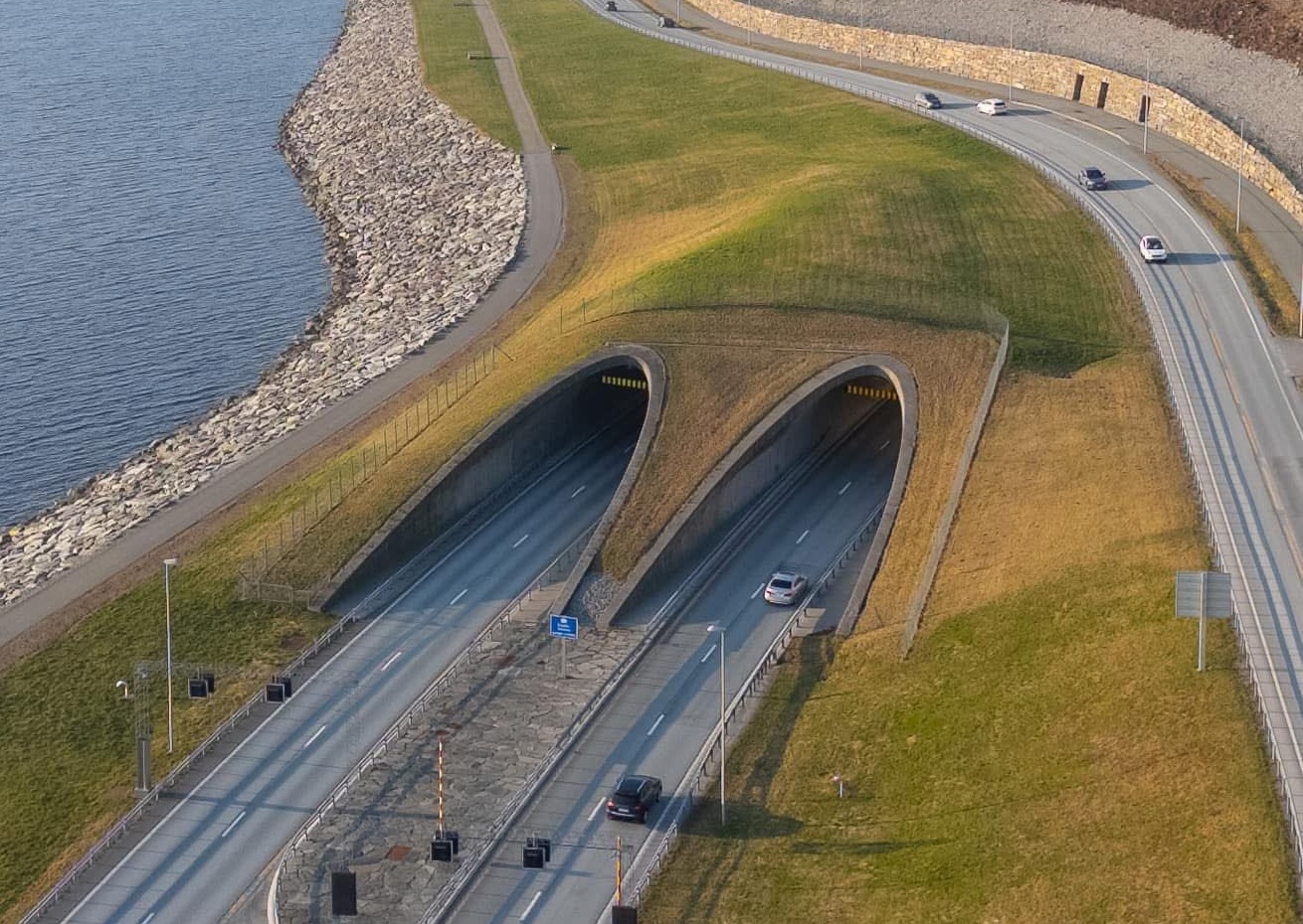 Tunel record săpat sub mare. Șoferii îl traversează în numai opt minute