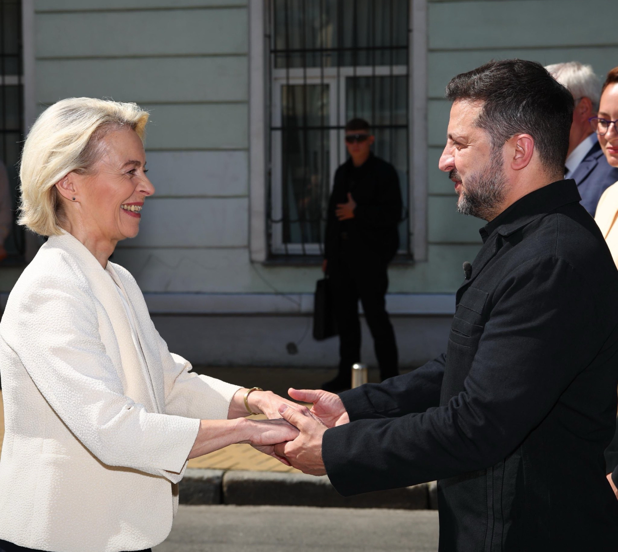 Zelenski i-a acordat Ursulei von der Leyen primul Ordin al Europei. Decizie privind colaborarea UE-Ucraina