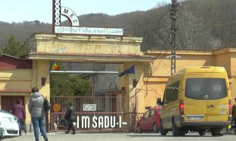 A dispărut calea ferată de la Uzina de Armament Sadu și Salvador Caragea nu a prins hoții. DNA a intrat pe fir