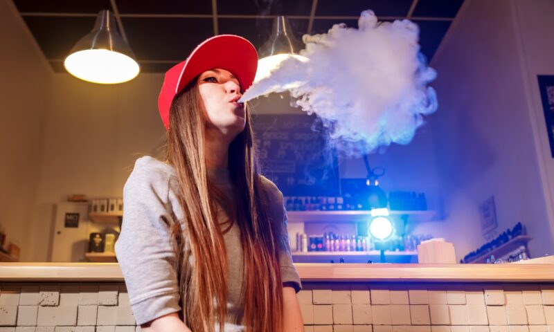 Copiii inhalează drogul „Spice” fără să știe. Specialiștii cer măsuri urgente după descoperiri în școli