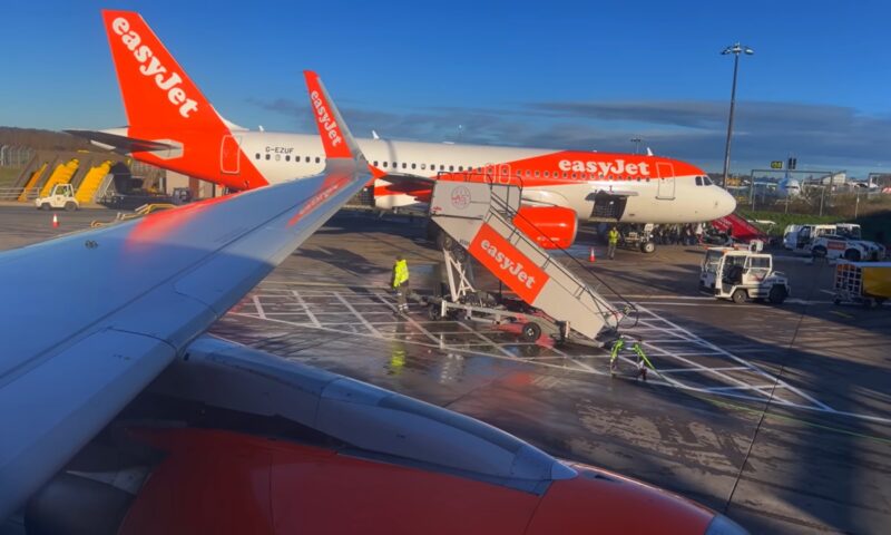 Bătaie la bordul unui avion easyJet care zbura spre Liverpool. Aeronava s-a întors la Tenerife
