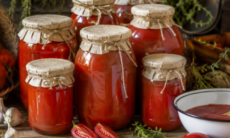 Cum făceau bunicii bulionul pentru iarnă. Trucurile care îi păstrau aroma până primăvara