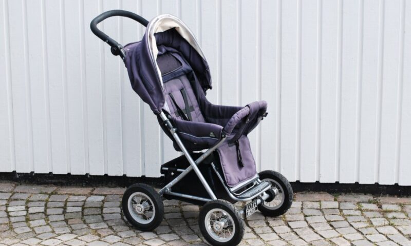 De la primele plimbări la primele aventuri: vezi ofertele disponibile la cărucioare pentru copii