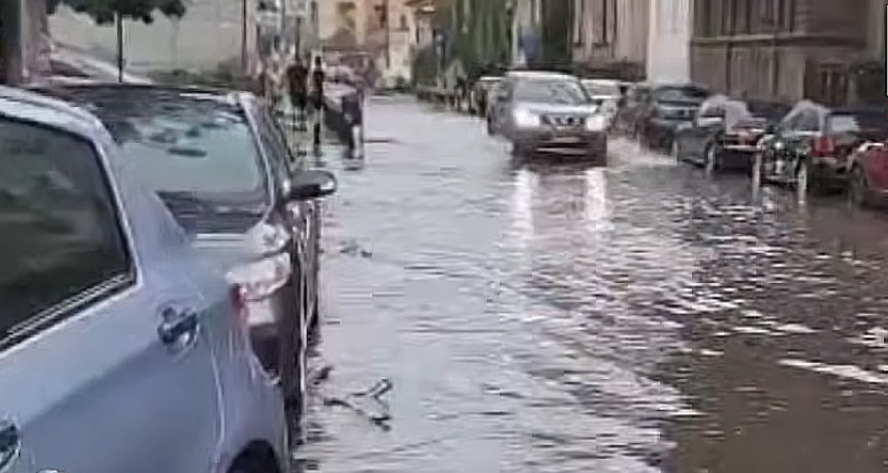 Se strică vremea din nou. ANM anunță furtuni și grindină în mai multe regiuni