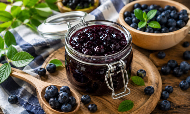 Cea mai simplă rețetă de gem de afine fără zahăr. Ingredientul care îi dă dulceața naturală