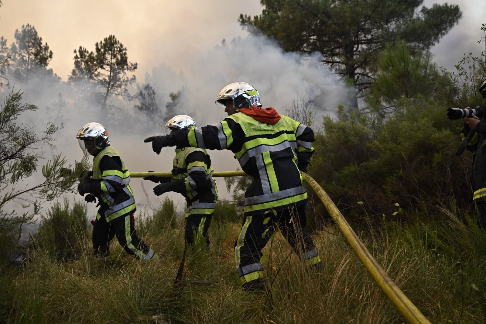 Pompierii francezi în lupta cu flăcările