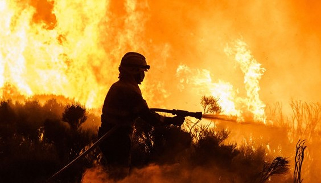 Incendiile devastatoare din Spania fac tot mai multe victime. Oameni prinși în mașini și pe traseele de evacuare