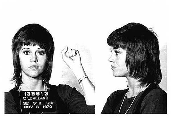 Mestecăm cuie și scuipăm rugină! Cum i-a iritat frumoasa Jane Fonda pe agenții CIA și pe oamenii de la Casa Albă