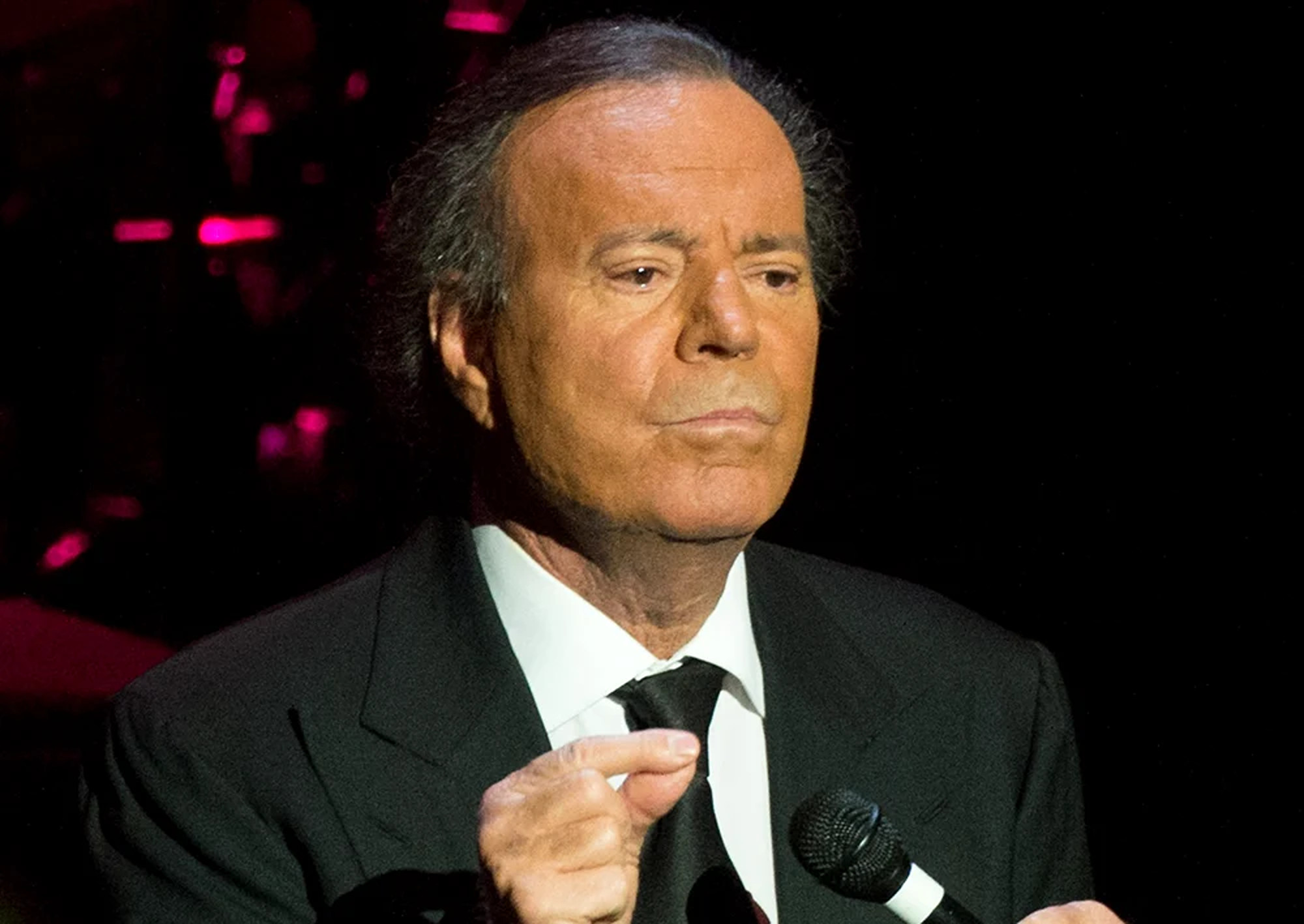 Proces de răsunet în Spania. Vicepremierul țării, dat în judecată de Julio Iglesias