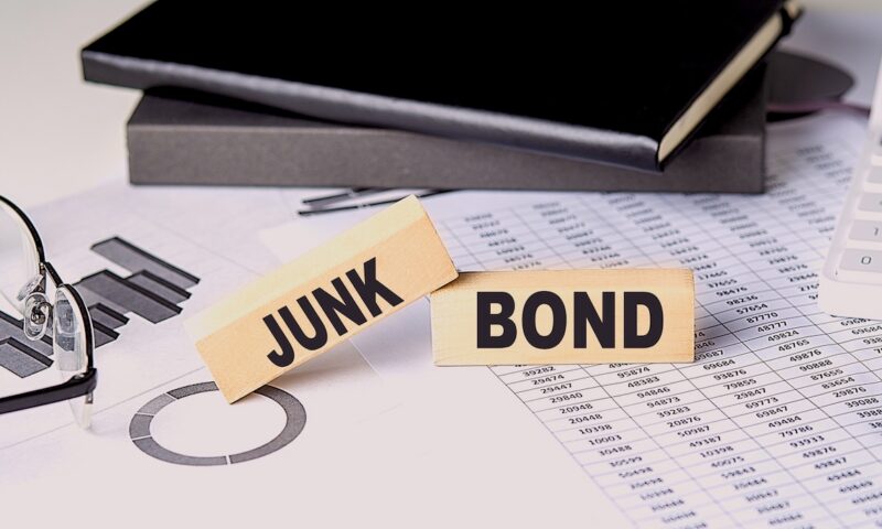 România, trecută neoficial la categoria „Junk” de băncile străine. Plătim dobânzi mai mari decât Serbia și Ungaria