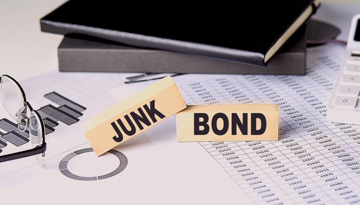 România, trecută neoficial la categoria „Junk” de băncile străine. Plătim dobânzi mai mari decât Serbia și Ungaria