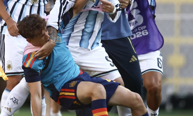 De ce a sărit Leandro Paredes să se bată cu Gavi la finalul meciului Spania-Argentina. Cartonaș roșu pentru argentinian