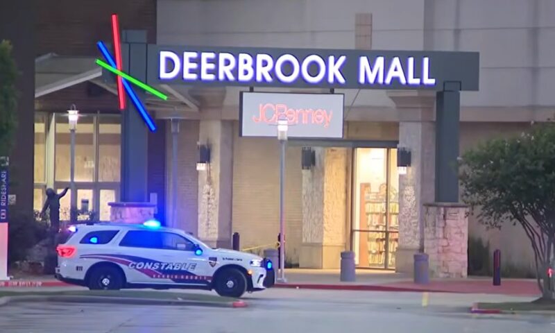 Atac armat la un mall din Texas. O persoană a fost împușcată și alta reținută