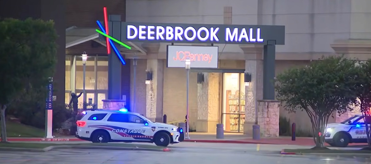 Atac armat la un mall din Texas. O persoană a fost împușcată și alta reținută