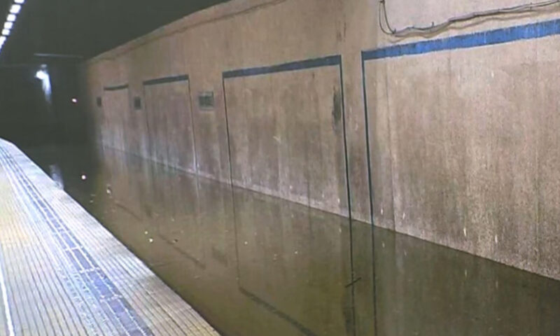 Când ar putea fi redeschisă stația de metrou Piața Victoriei. Anunțul făcut de Miruță