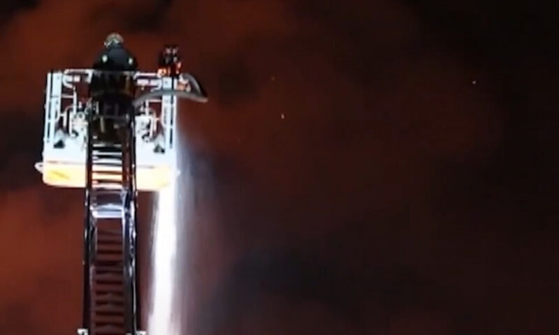Incendiu puternic după un atac cu dronă în orașul ucrainean Sumî. Mai multe persoane au fost rănite
