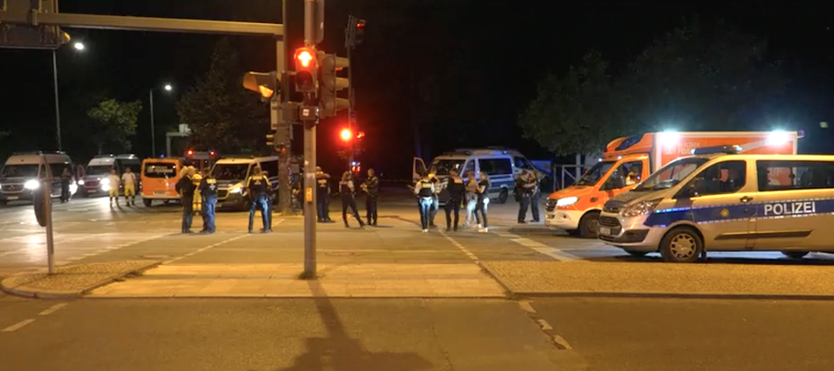 Atac la Parada Pride din Berlin. O persoană a murit, iar alte 16 sunt rănite după ce o dubă a intrat în mulțime. Suspectul, identificat drept „islamist”