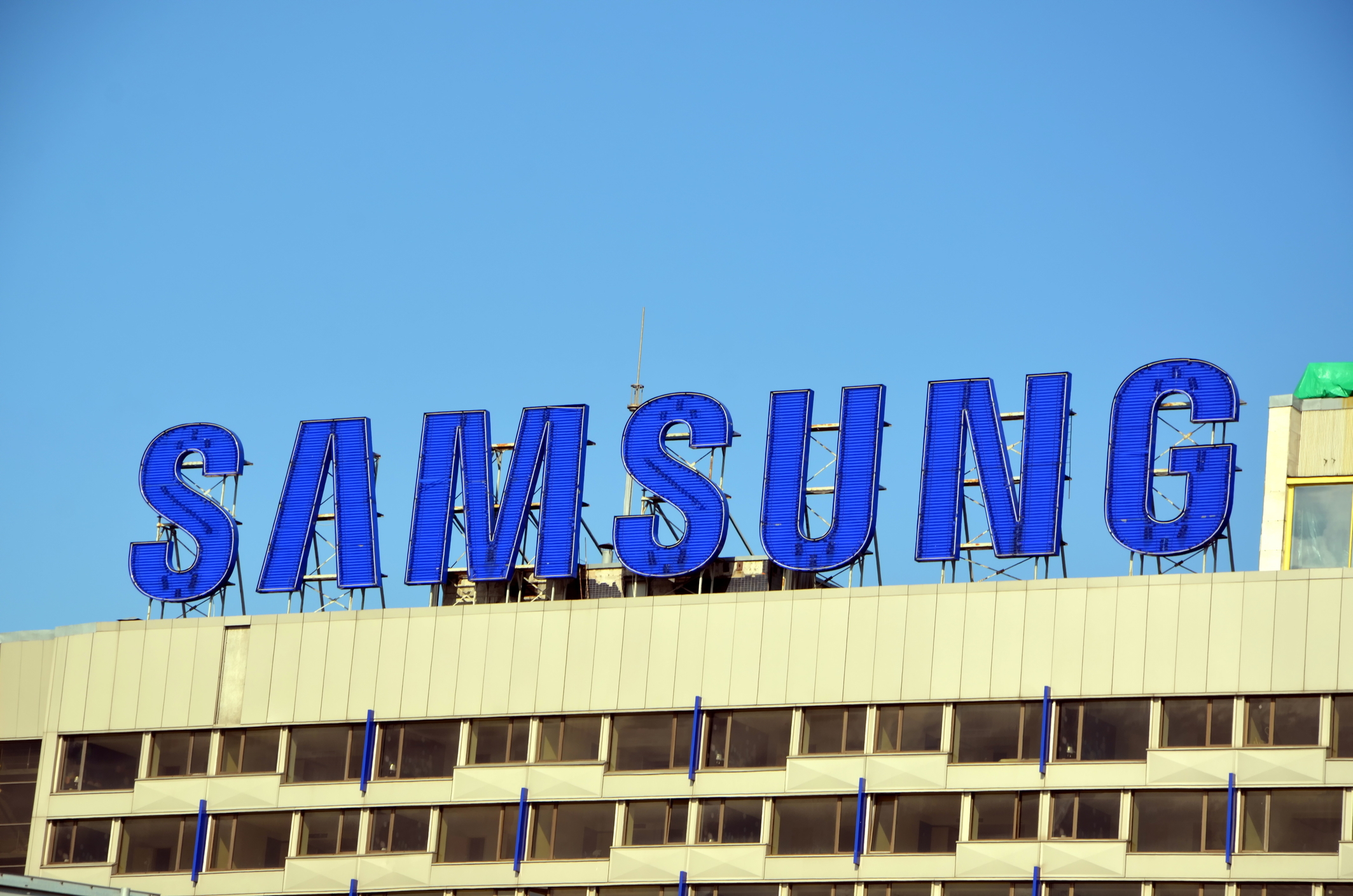 Gigantul Samsung își mută sediul. Sute de angajați trebuie să aleagă între relocare și plecare