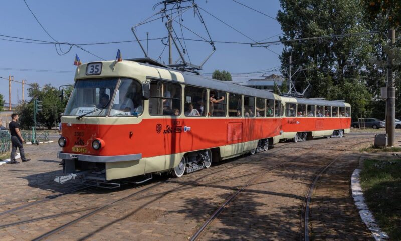 Sfârșitul unei epoci în București. Tramvaiele Tatra au ieșit din circulație după 53 de ani