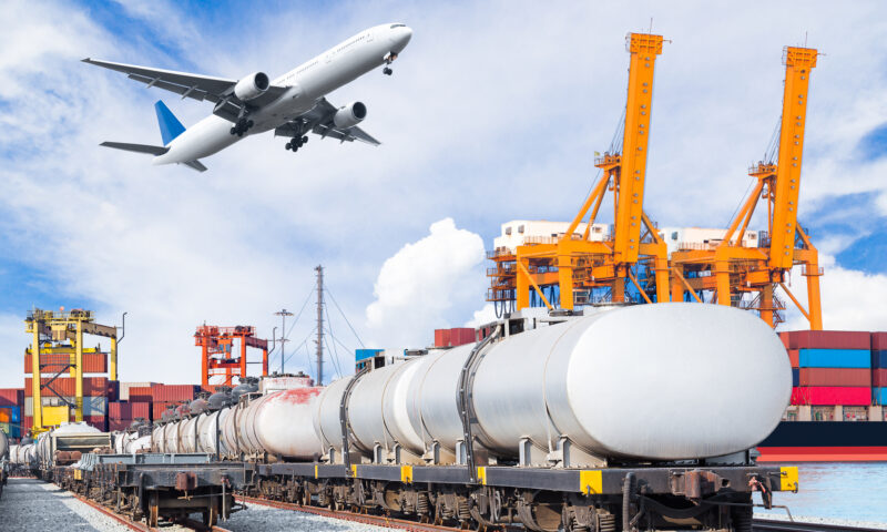 Guvernul dă asigurări privind aprovizionarea cu carburanți. Distribuitorii reclamă întârzieri la transportul feroviar
