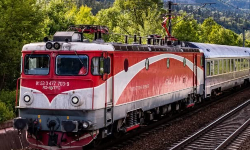 CFR Călători modifică mersul trenurilor în perioada Electric Castle 2026. Trenurile care vor opri în gara din Bonțida
