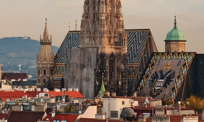 Viena devine mai scumpă. Capitala Austriei dublează taxa turistică, iar hotelierii sunt revoltați