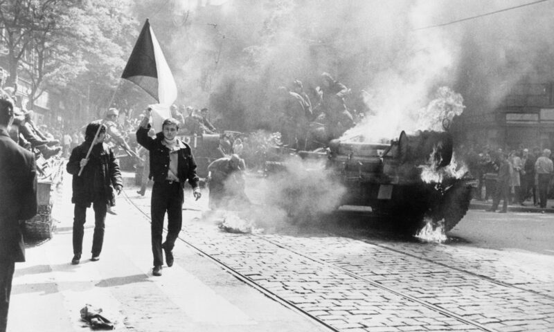 Cum a fost ocupată Cehoslovacia în august 1968. Raportul ofițerilor români surprinși de invazia sovietică