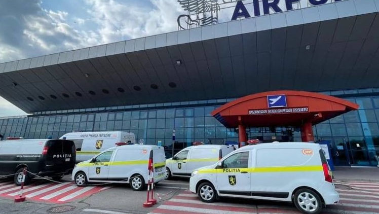 Avioane la sol şi sute de pasageri aşteptând afară. O nouă alertă cu bombă la Aeroportul Chişinău