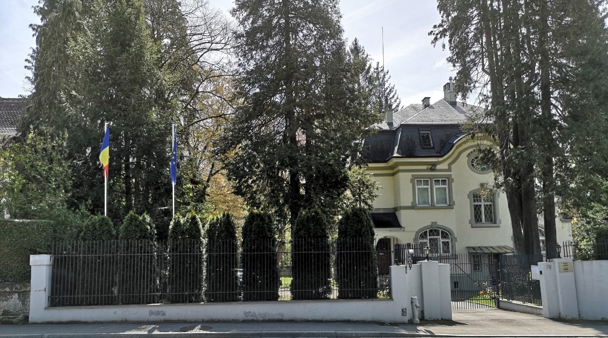 Ambasada României din Berna, ținta unui atac. Un obiect în flăcări a fost aruncat în apropierea clădirii