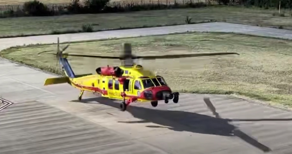 România trimite un Black Hawk și zeci de salvatori în Serbia. Focul a afectat peste 3.500 de hectare