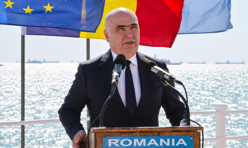 Bolojan, primit cu huiduieli la Constanța. Ce mesaj s-a auzit din public la finalul discursului de Ziua Marinei