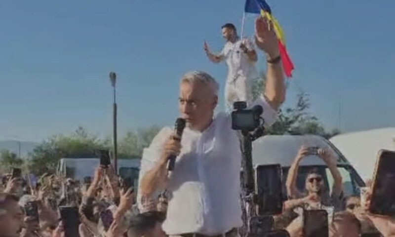 Călin Georgescu, apel către români la un târg din Brașov: „Ridicați-vă! Rupeți lanțurile fricii”