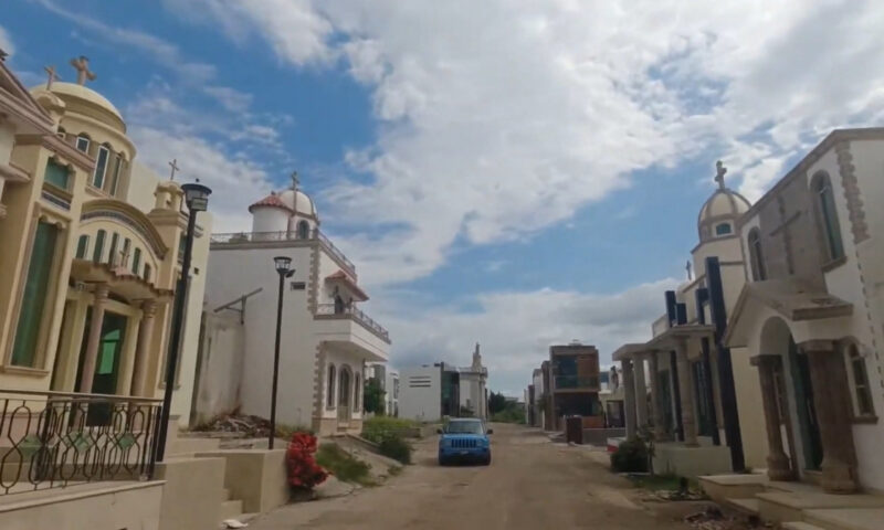 Cel mai periculos cimitir din lume ascunde mausolee cu aer condiționat și Wi-Fi. Vizitatorii trec prin puncte de control