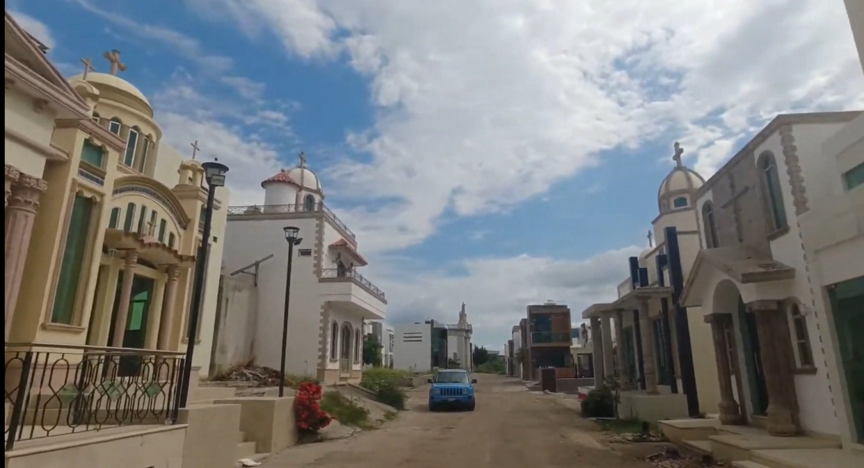 Cel mai periculos cimitir din lume ascunde mausolee cu aer condiționat și Wi-Fi. Vizitatorii trec prin puncte de control