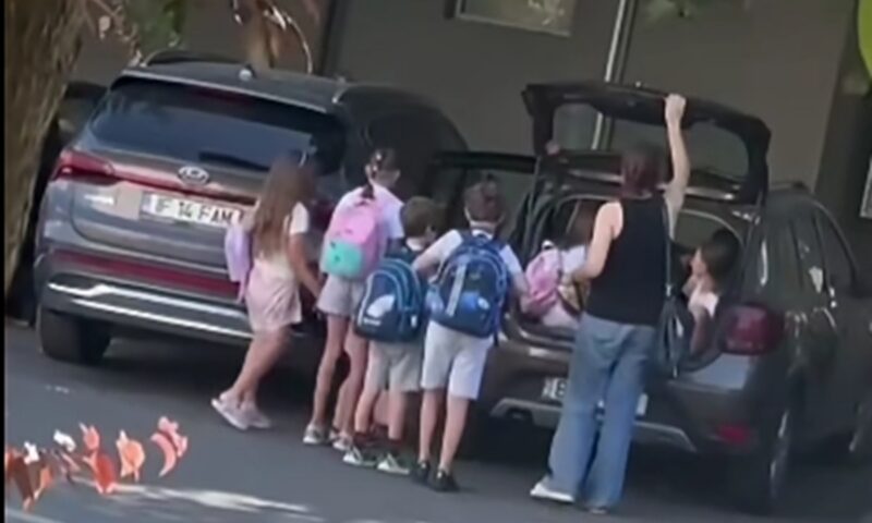 Copii filmați în portbagajul unei mașini, în Popești-Leordeni. Poliția a identificat și audiat persoana care îi însoțea