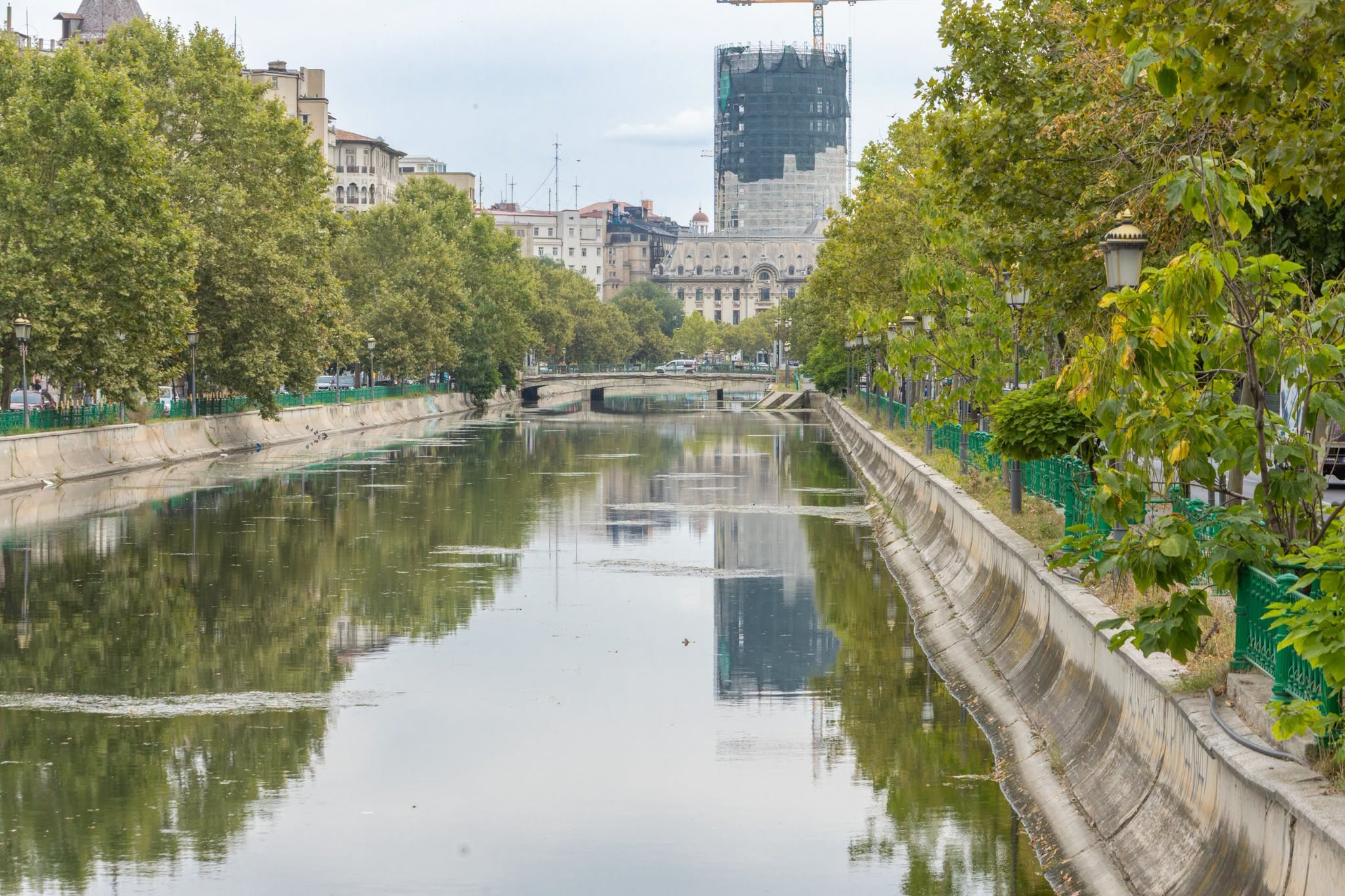Malurile Dâmboviței intră într-un program de regenerare urbană. Primăria începe cu zona Piața Unirii – Izvor