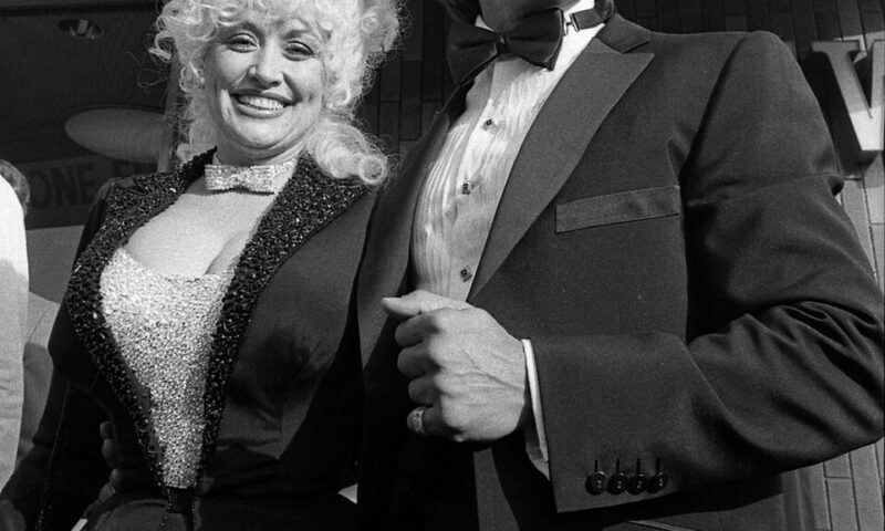 Sânii lui Dolly Parton și spionajul military american