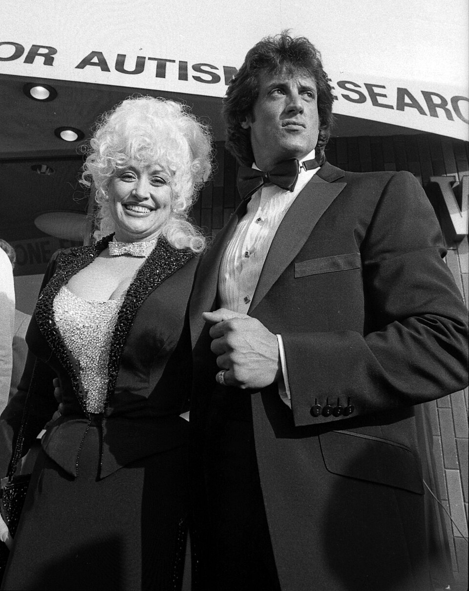 Sânii lui Dolly Parton și spionajul military american