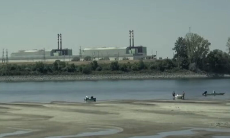 Dunărea îi salvează pe unguri. Budapesta renunță la restricțiile de energie, România încă scufundă barje