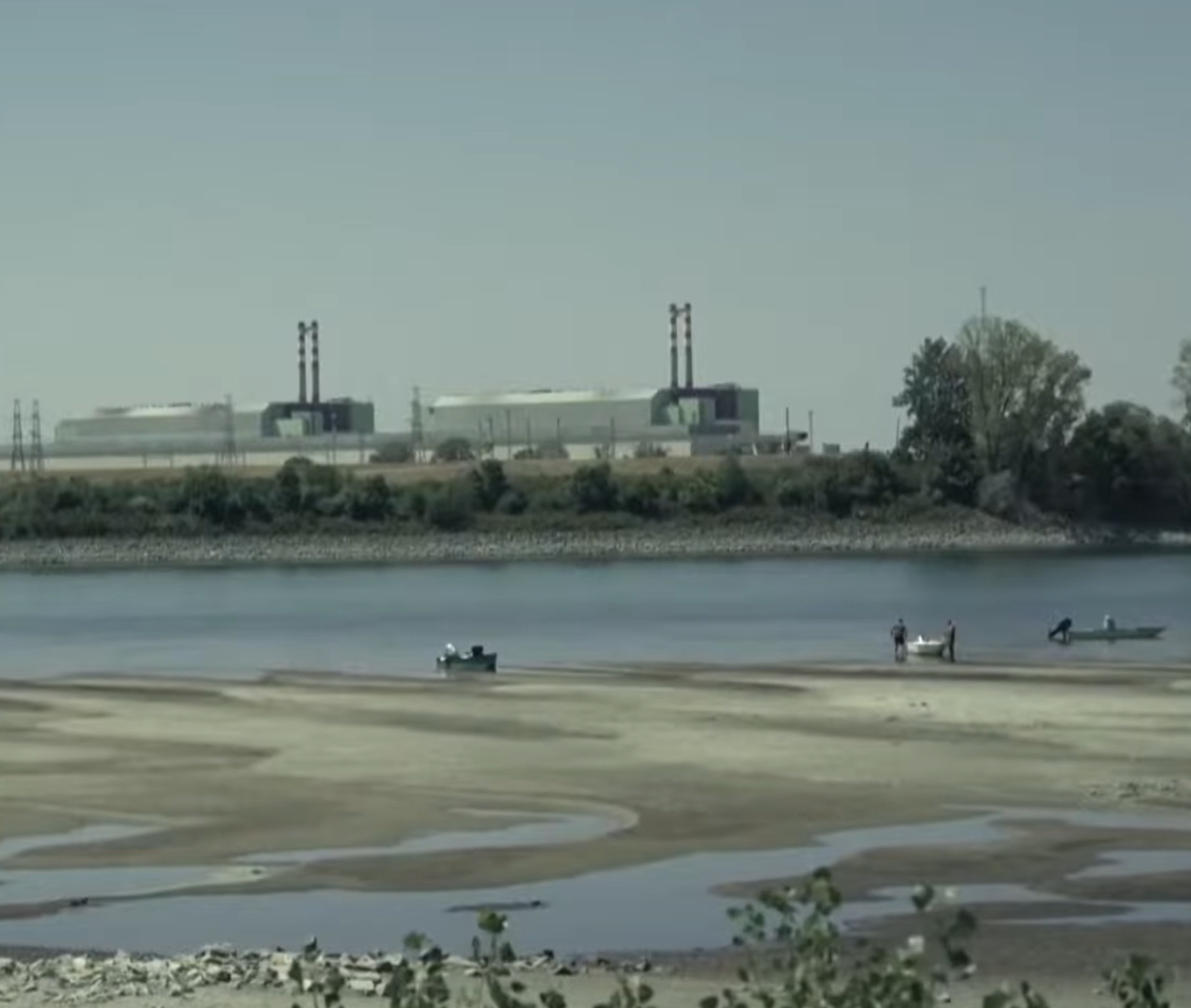 Dunărea îi salvează pe unguri. Budapesta renunță la restricțiile de energie, România încă scufundă barje