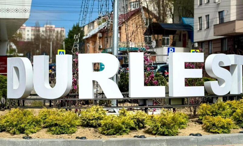 Ceartă ca între consilieri la Durleşti. Acuzaţii publice de şantaj şi corupţie. Video