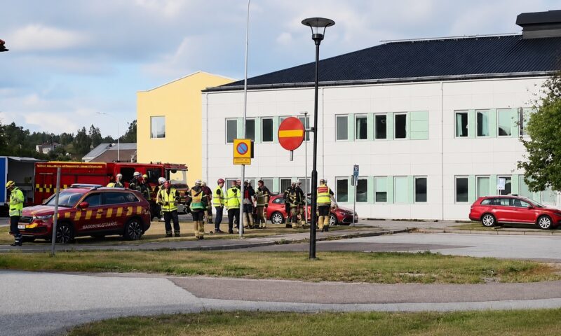 Ancheta atacului mortal de la liceul din Suedia se extinde. Un al doilea bărbat, suspectat de complicitate la omor
