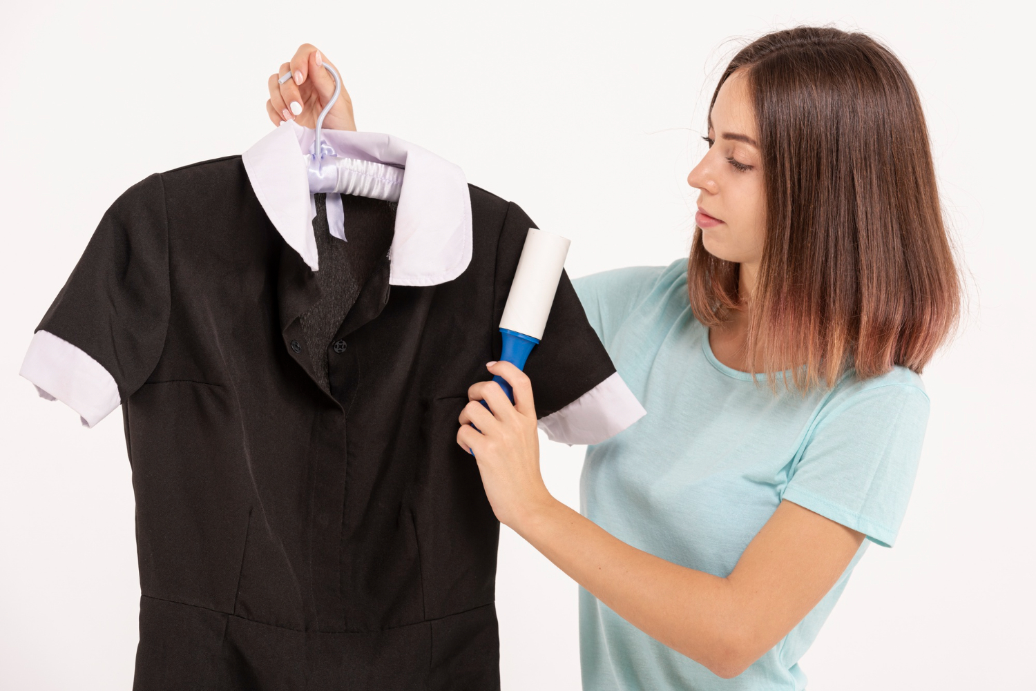 Trucul care împiedică hainele negre să se decoloreze. Ce să pui în mașina de spălat pentru a-și păstra culoarea