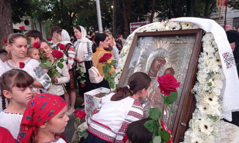 Povestea Icoanei făcătoare de minuni de la Mănăstirea Adam, purtată în pelerinaj prin judeţul Galaţi. Va ajunge în 150 de parohii