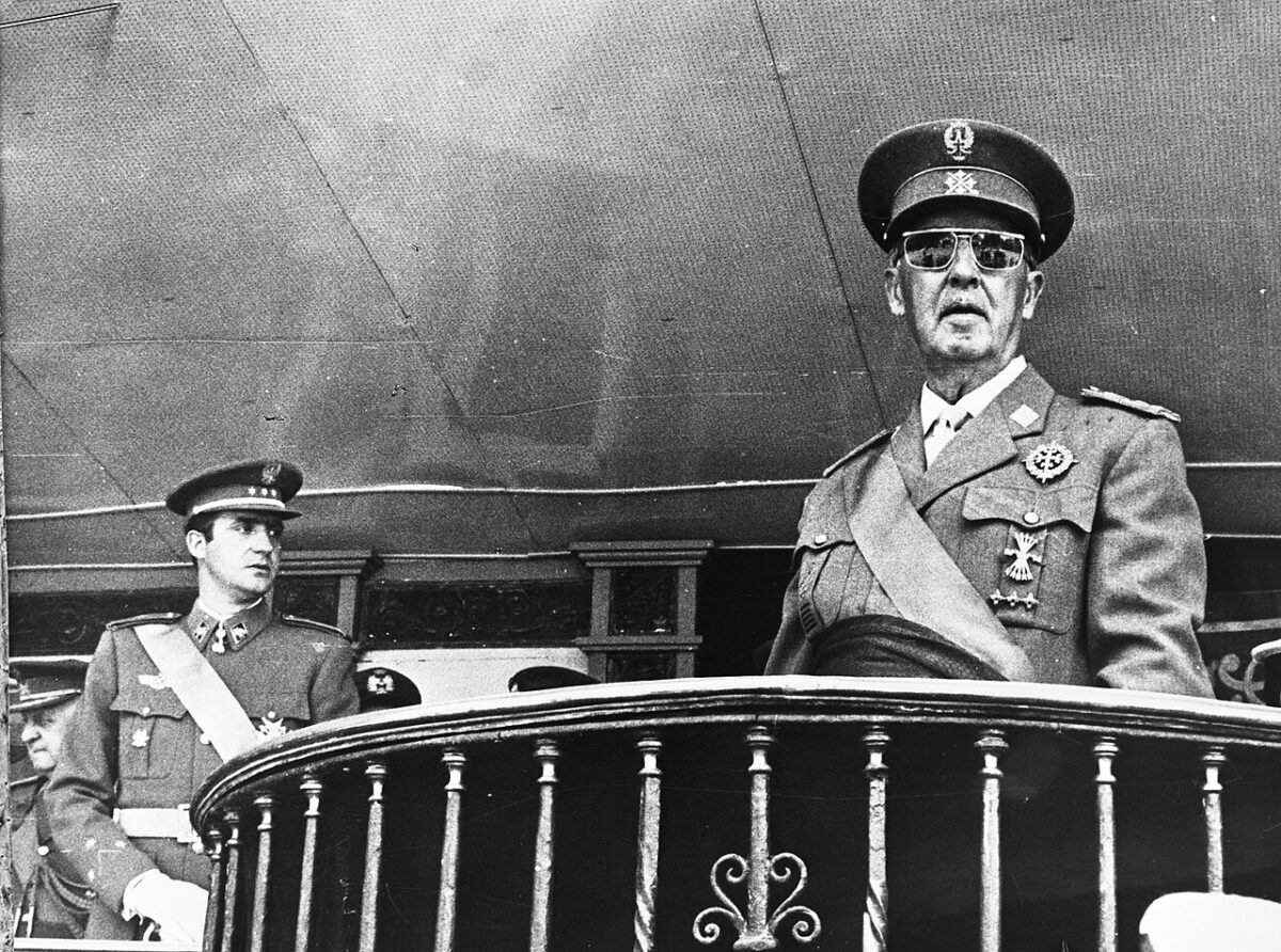 Nicolae Ceaușescu, misiune NKVD împotriva dictatorului Franco. La Pasionara, simbolul feminin al comuniștilor spanioli, decorată la București