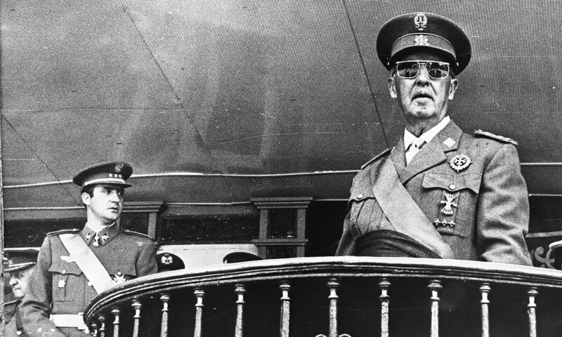 Nicolae Ceaușescu, misiune NKVD împotriva dictatorului Franco. La Pasionara, simbolul feminin al comuniștilor spanioli, decorată la București