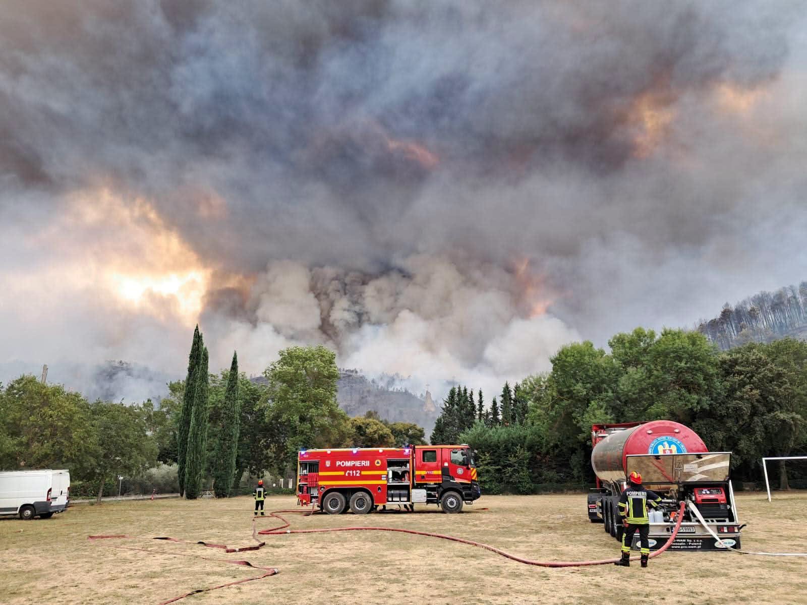 Incendii puternice lângă Atena. Flăcările au ajuns până la mare