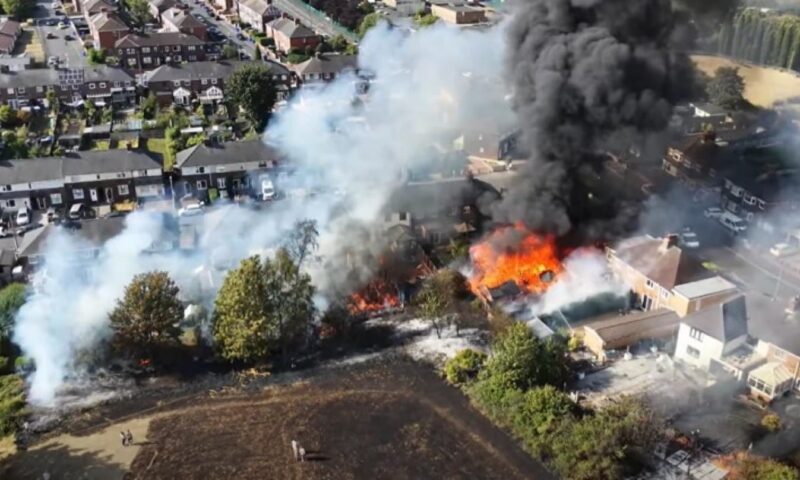 Incendiile se extind în Marea Britanie. Grătarele și focurile, interzise temporar